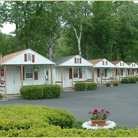 Seven Dwarfs Cabins - White Cabin Lake George Esterno foto