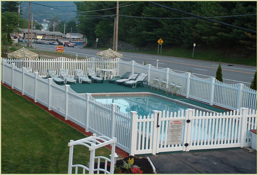 Seven Dwarfs Cabins - White Cabin Lake George Esterno foto