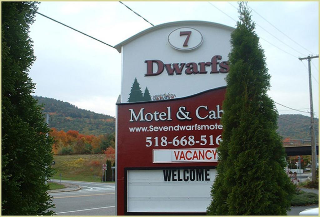Seven Dwarfs Cabins - White Cabin Lake George Esterno foto