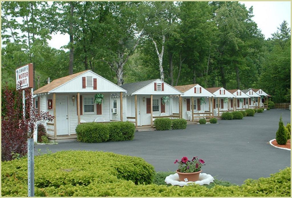 Seven Dwarfs Cabins - White Cabin Lake George Esterno foto