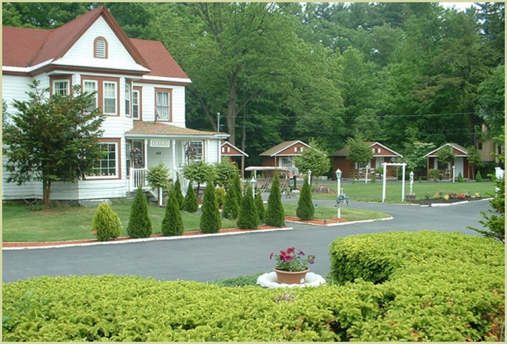 Seven Dwarfs Cabins - White Cabin Lake George Esterno foto