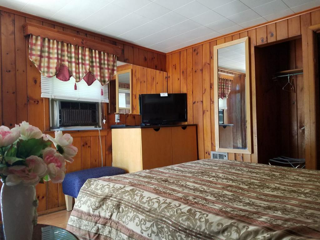 Seven Dwarfs Cabins - White Cabin Lake George Esterno foto