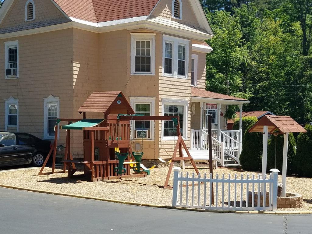 Seven Dwarfs Cabins - White Cabin Lake George Esterno foto