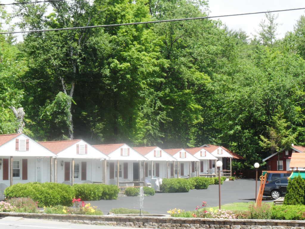 Seven Dwarfs Cabins - White Cabin Lake George Esterno foto