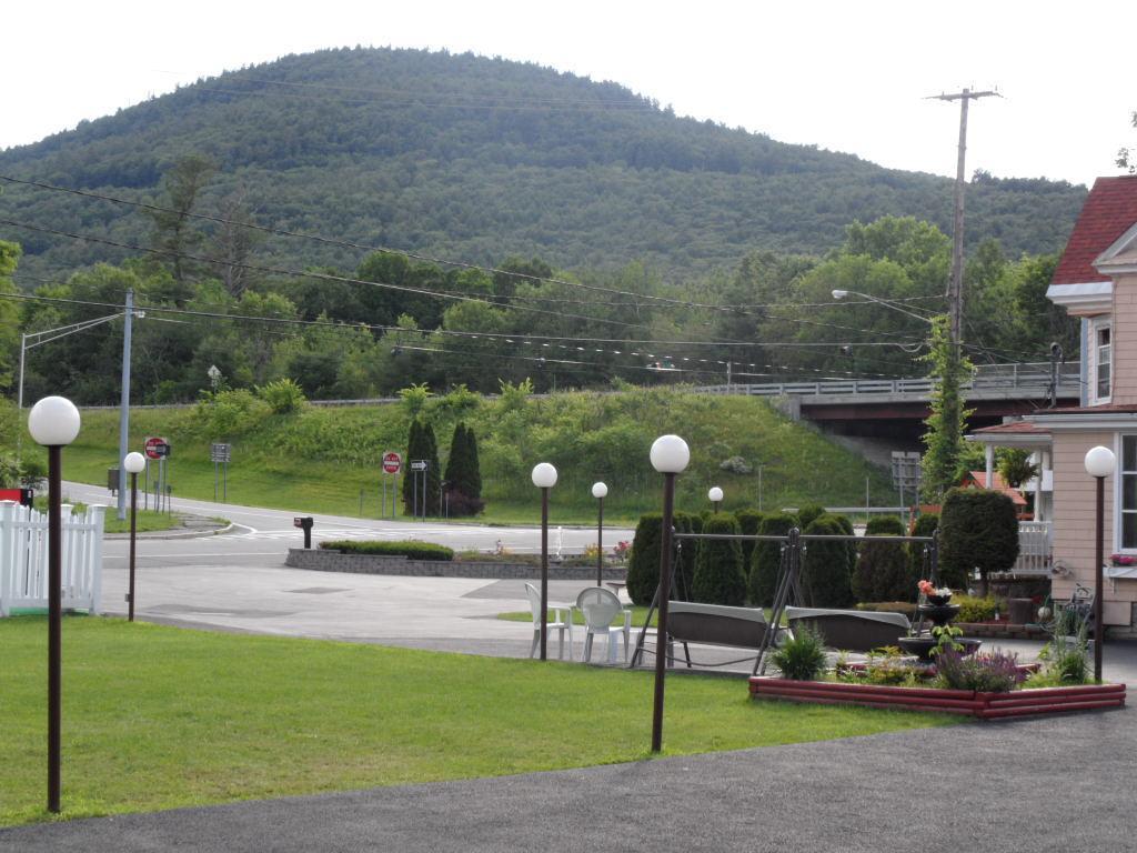Seven Dwarfs Cabins - White Cabin Lake George Esterno foto